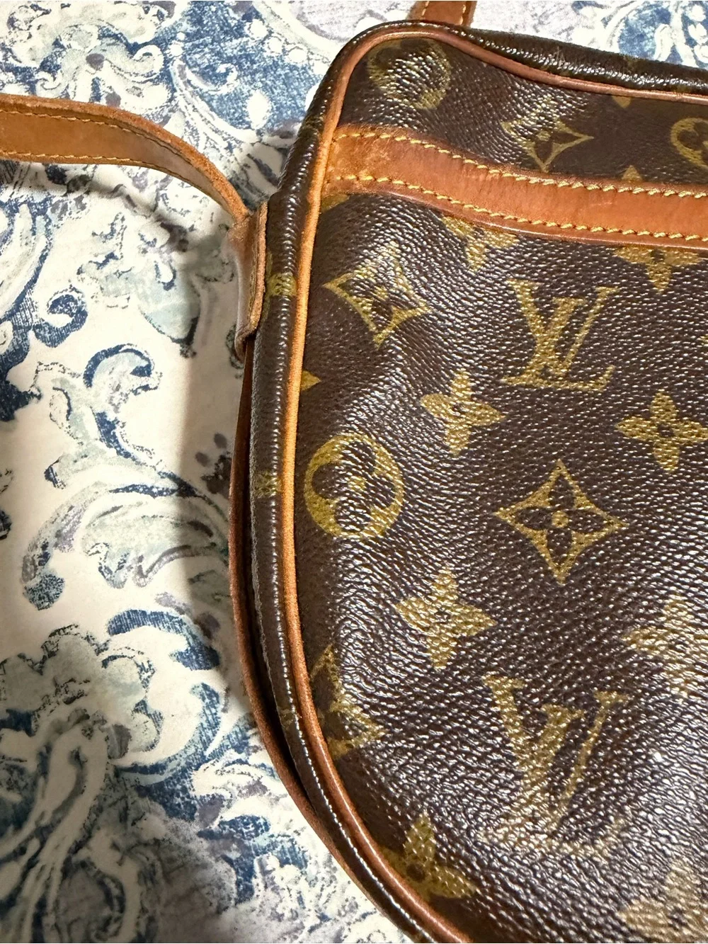 Vintage Louis Vuitton Jeune Fille GM Monogram Crossbody Bag•M1874